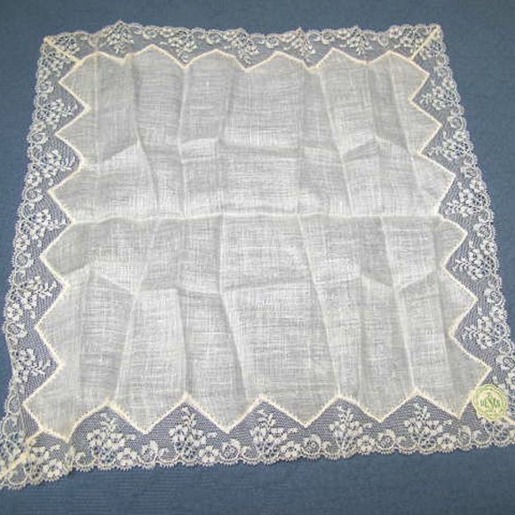 IRISH LACE WEDDING HANKIE, SAKS FIFTH AVE., IRISH LINEN  1965,  DESCO - Picture 1 of 4
